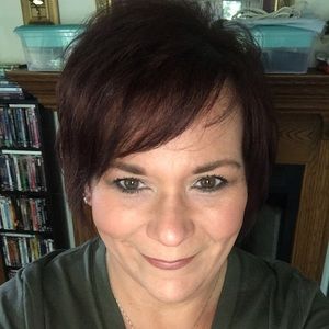 Meet your Posher, Connie